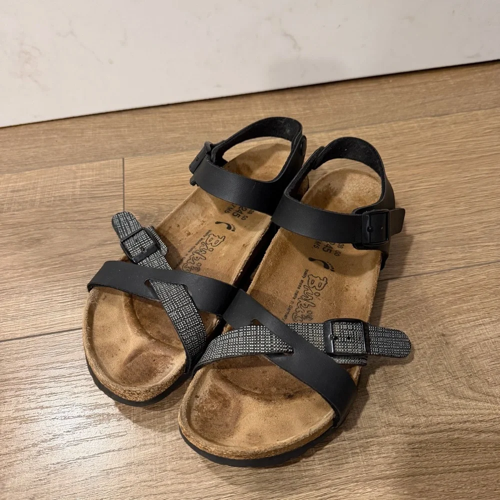 Birki’s lilie Birkenstocks Black with white strapped Sandals, size 38